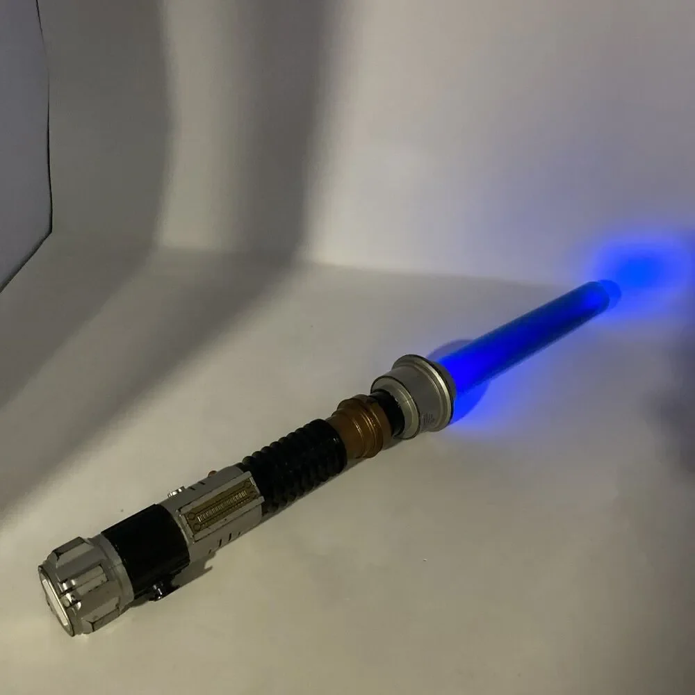 2004 Star Wars Electronic Light Saber Obi Wan Kenobi Blue Light Up Vibration